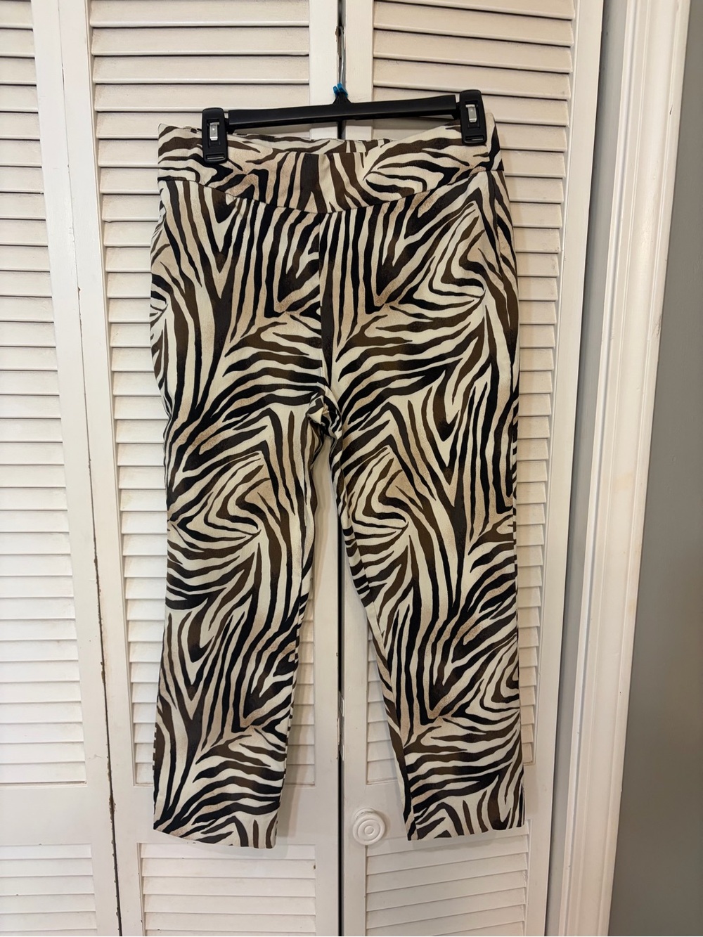 Chico’s zebra Print Cropped Pants in Black & Cream size 0.5